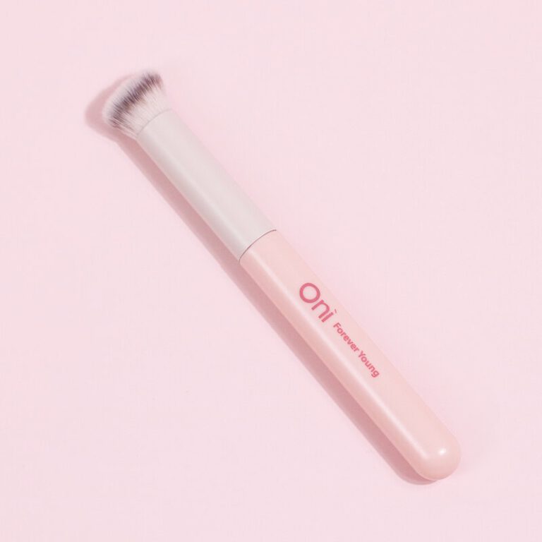Oni Multifunctional Concealer Brush #Sakura Pink โอนิ แปรงสำหรับลงคอนซีลเลอร์มัลติฟังก์ชั่น สีชมพูซากุระ